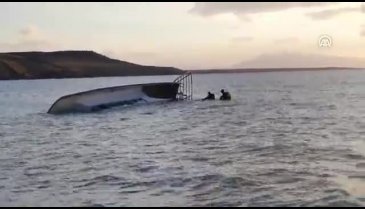 Van Gölü'nde düzensiz göçmenleri taşıyan tekne battı