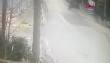 Yola fırlayan çocuğa otomobil böyle çarptı