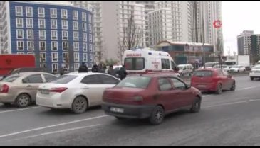 Üst geçidi kullanmayan öğrenci az daha canından oluyordu