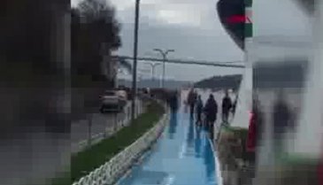 Gemi kıyıya çarptı! - 2