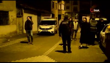 Kiraladıkları evde define aradılar