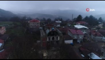 Bursa'da köyde fırın yakan kadınlar ekmekleri cami yaptırmak için pişiriyor