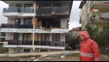 Apartta patlama yaşandı, ortalık savaş alanına döndü