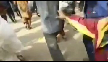 6 katlı bina büyük bir gürültüyle yerle bir oldu