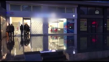 Bursa'da silahla banka soydu, çıkarken bomba bıraktı - 3