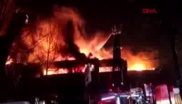 Zeytinburnu'nda dokuma fabrikasında yangın çıktı