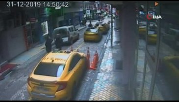 İkinci kattan taksinin üzerine düştü