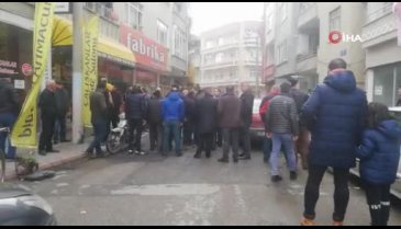 Evden kaçan kızlarını almaya gittiler! Karakolluk oldular