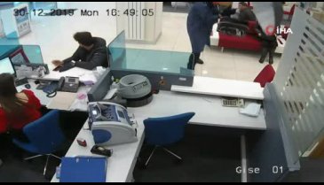 Bursa'daki banka soyguncusu adliyeye sevk edildi; Soygun anı kamerada