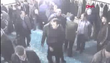 Caminin içinde kavga ettiler