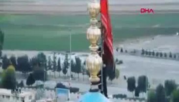 İran'da bir camiinin kubbesine kırmızı bayrak çekildi