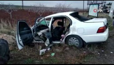 Yolcu minibüsü ile otomobil çarpıştı: 2 ölü, 12 yaralı