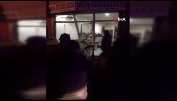 Bursa'da arkasında seyreden otomobil çarptı, dükkana girdi