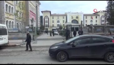 Fırtına ağaçları devirdi