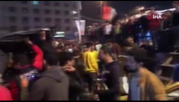 ABD Bağdat Büyükelçiliği karşısına Süleymani'nin posteri asıldı