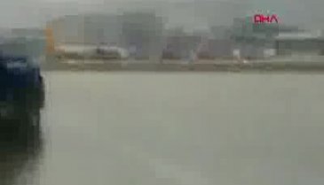 Sabiha Gökçen'de uçak pistten çıktı