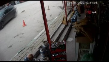 Bursa'da meydandaki köpeği böyle ezdi