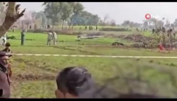 Pakistan'da savaş jeti düştü