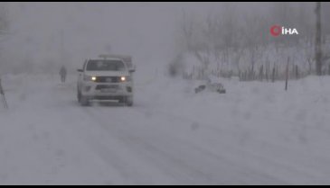 Bursa Uludağ'da kar 1 metreye ulaştı, zincirsiz araç geçişine izin verilmiyor