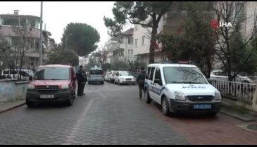 Balkondan düşen genç kızı çarşaf gererek yakalamaya çalıştılar