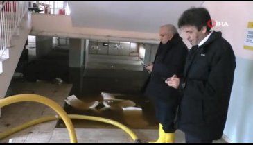 Tatil edilen okulu su bastı