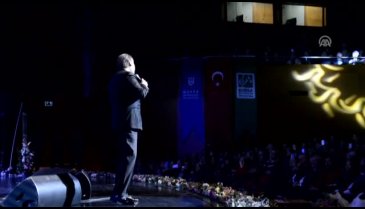 Ahmet Özhan Bursa'da sahne aldı