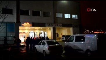 Seyir halindeki araçta silahla kazara kendini vurdu