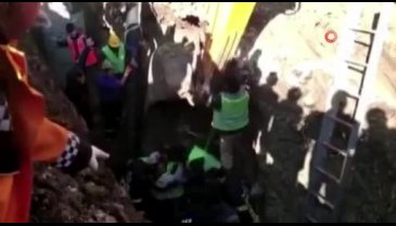 Toprak altında kalan işçilerin kurtarılma anına dair görüntüler ortaya çıktı