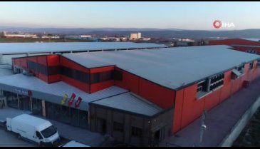 Bursa'daki bu fabrikada kadınlar her gün 100 ton köfte hazırlıyor