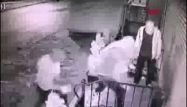 Hem oynadı hem çaldı