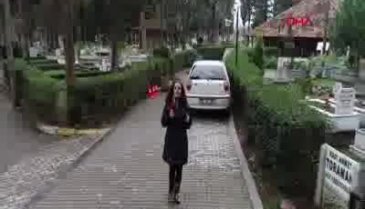 Kabristanda yönleri farklı mezarlar şaşırtıyor