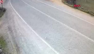 Otomobilden düşen çocuk ölümden döndü