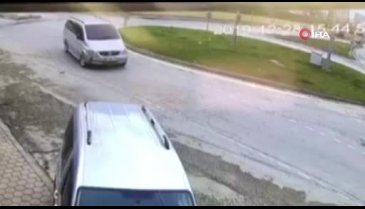 Bursa'da çarpışan otomobil pisti gibi kavşak