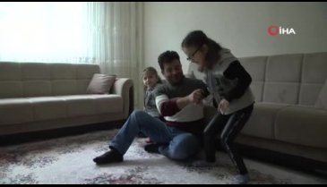 Bursa'da Serebral Palsi hastası Kübra, karnesini almaya makam aracıyla gitti