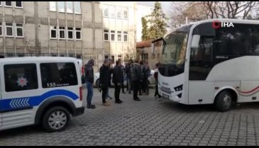 Parası için öldürüp banyoda parçalamış!