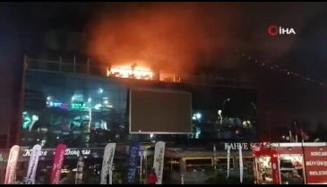 Kocaeli'de AVM'de yangın