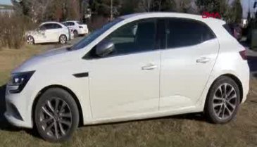 Sıfır aldığı otomobilin tamponu boyalı, ön camı değişmiş çıktı