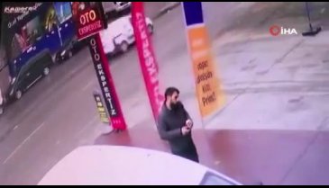 Otomobil sürücüsü 3 araca çarpıp kaçtı