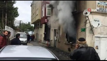 Bursa'da satılığa çıkarılan müstakil ev alev alev yandı