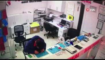Tamir edeyim ederken telefonun bataryası patladı