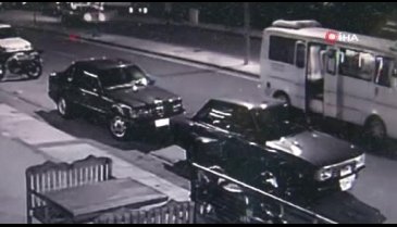 Dolmuş şoförünün kafasına tabanca kabzasıyla vurdu