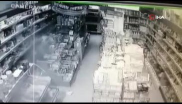 Manisa'da vatandaşların deprem nöbeti