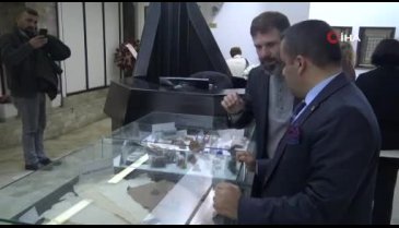 Bursa Osmangazi'de açılan ebru sergisi göz kamaştırdı