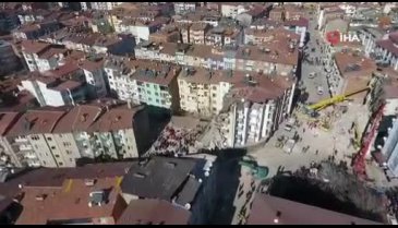 Enkaz altından 112 ile görüştü!