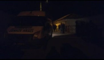 Annesini öldürüp intihar etti!