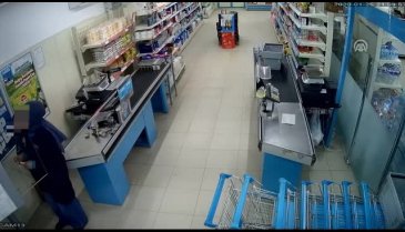 Bursa'da bandanalı gaspçı gözlerinden tespit edilerek yakalandı