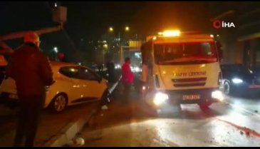 İzmir'de 3 araç birbirine girdi