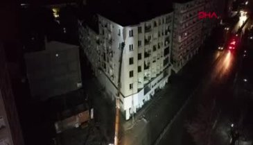 Çökme tehlikesi olan bina yıkılıyor