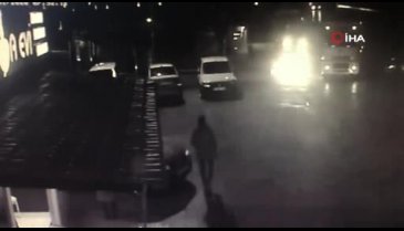 Bursa'da sürücüsüz TIR evin garajına böyle girdi
