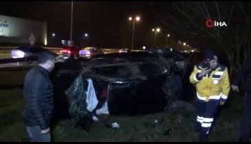 Kayganlaşan yolda otomobil metrelerce takla attı